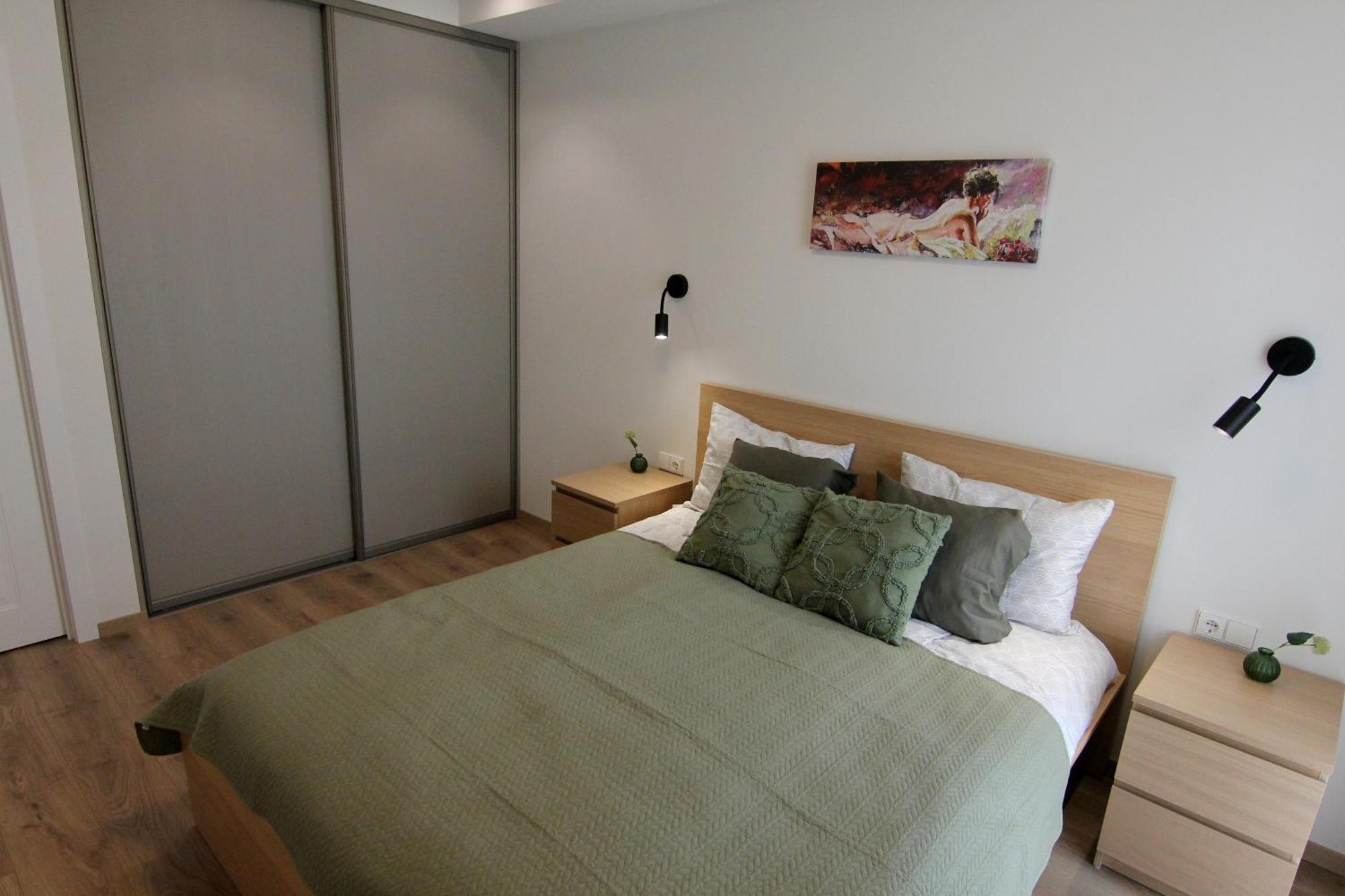 Warmzy - Modern 2 With Free Parking Apartament